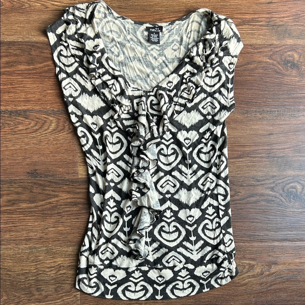 Rue 21 Patterned Women Top | Rue21 | Black & White Patterned Top